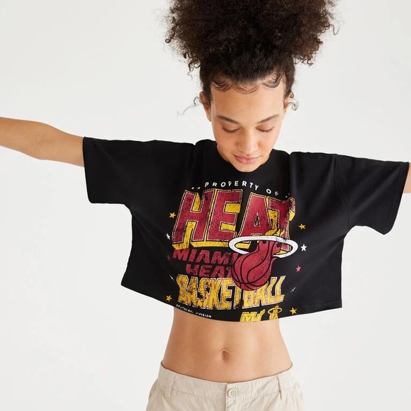 Miami Heat Oversized Cropped Graphic Tee - NWT - Picture 1 of 5